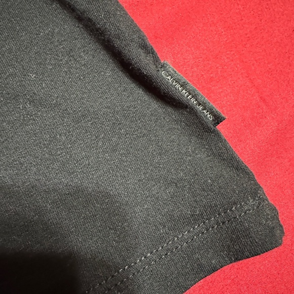Calvin Klein Black Tee with Urban Graphic - Picture 4 of 5